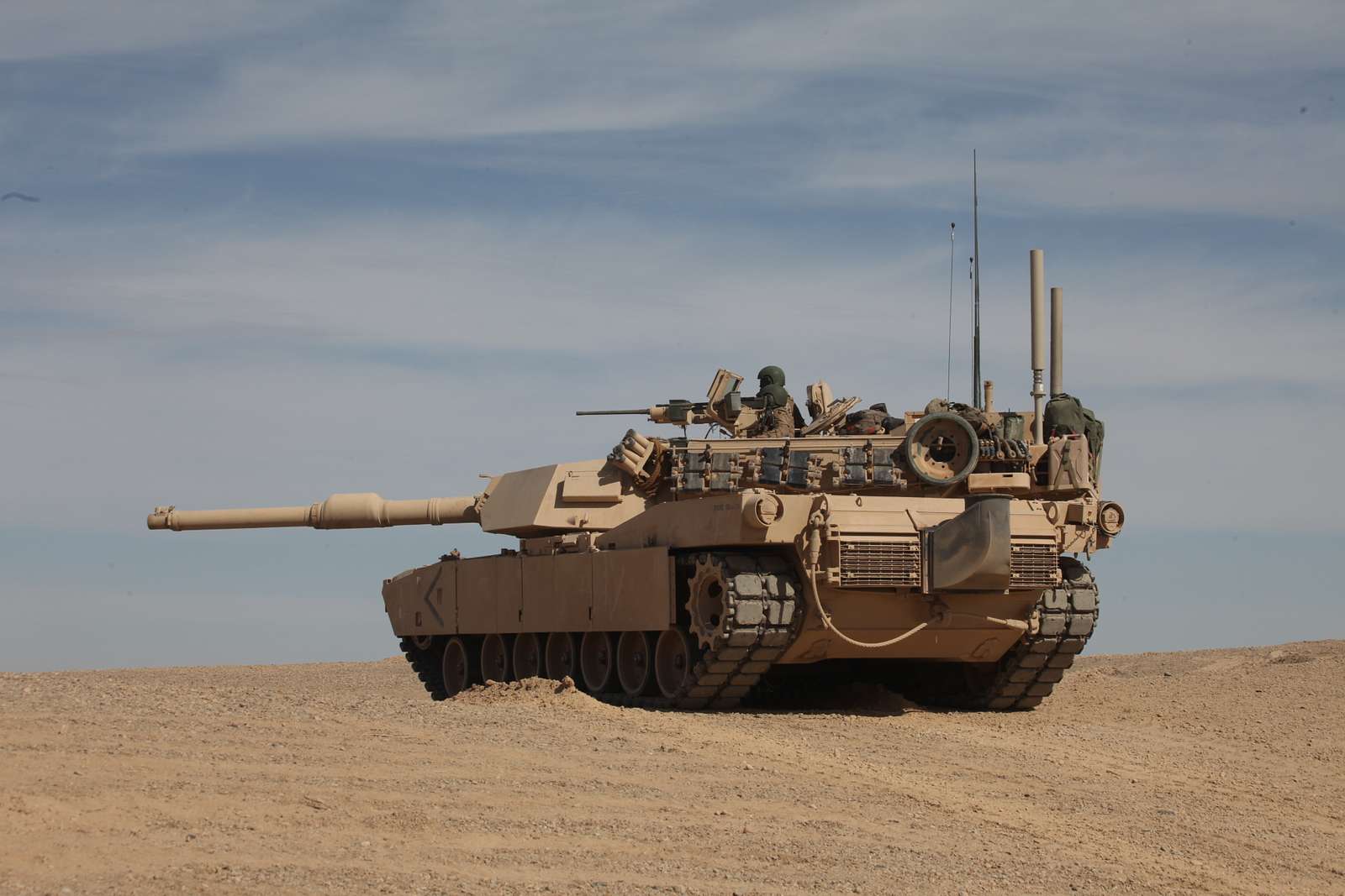 A U.s. Marine Corps M1a1 Abrams Tank With 1st Tank - Nara & Dvids 