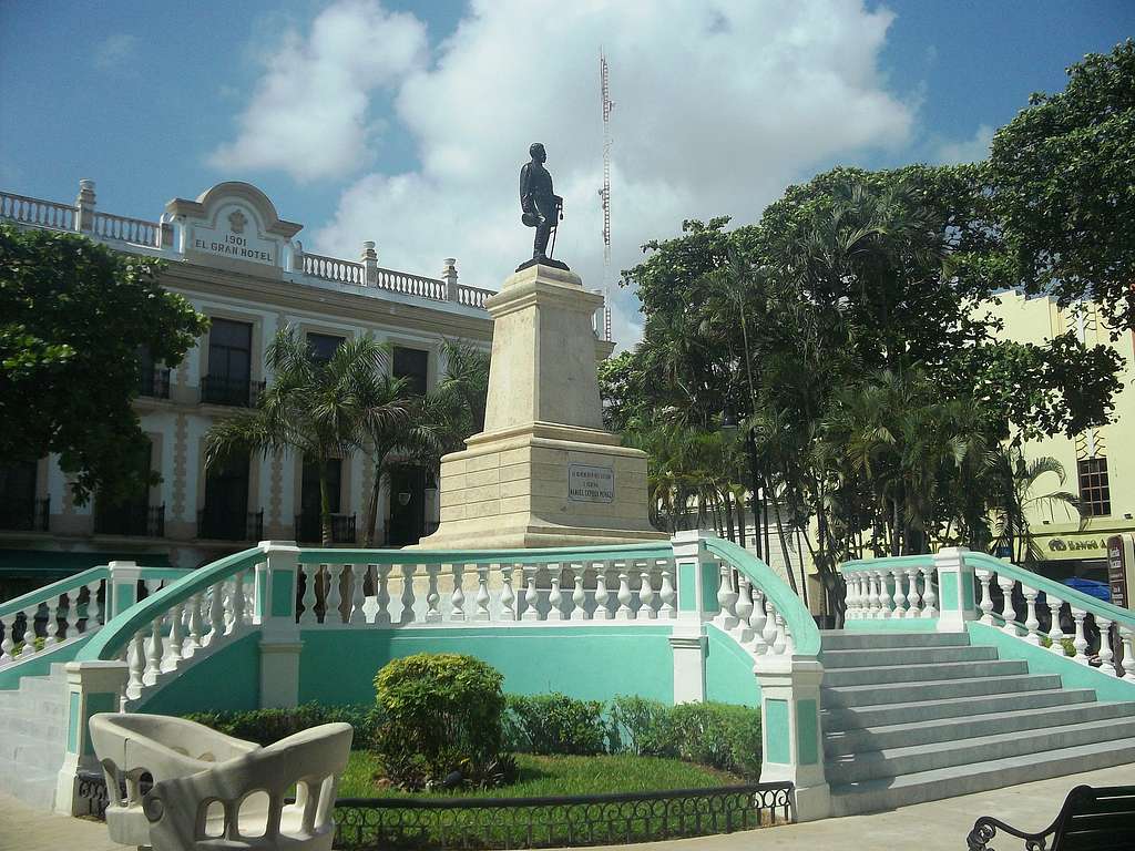 Monumento a Manuel Cepeda Peraza, Mérida, Yucatán (01) - PICRYL ...