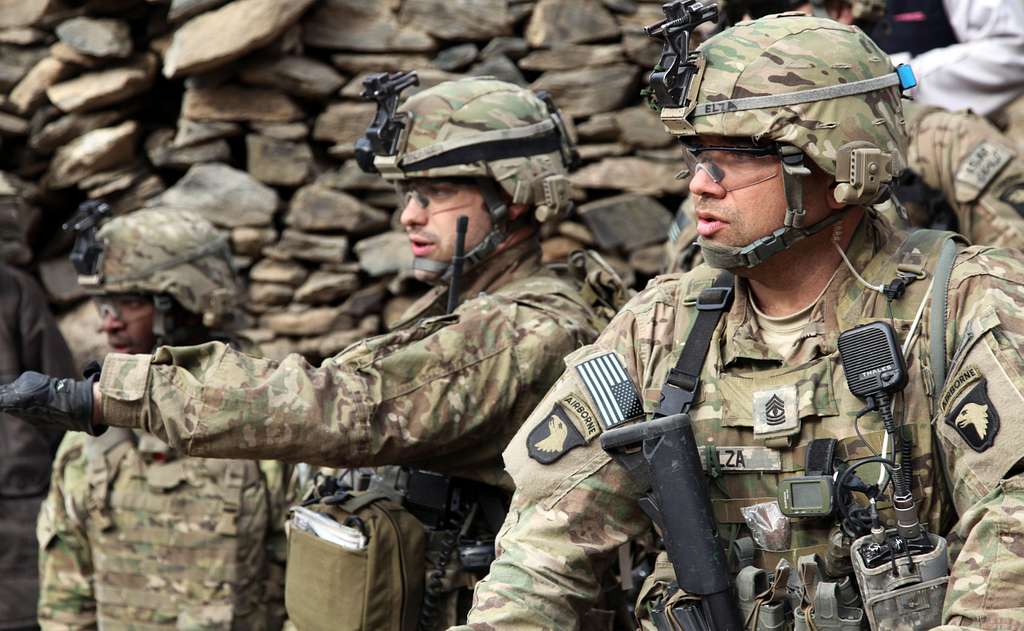 U.s. Army Soldiers With The 1-32 Cavalry Scouts, Out - Picryl - Public 