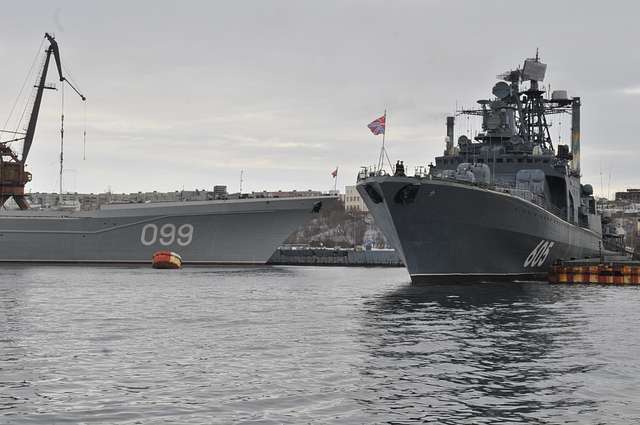 The Russian navy battle cruiser Pyotr Velikiy (099), - NARA & DVIDS ...