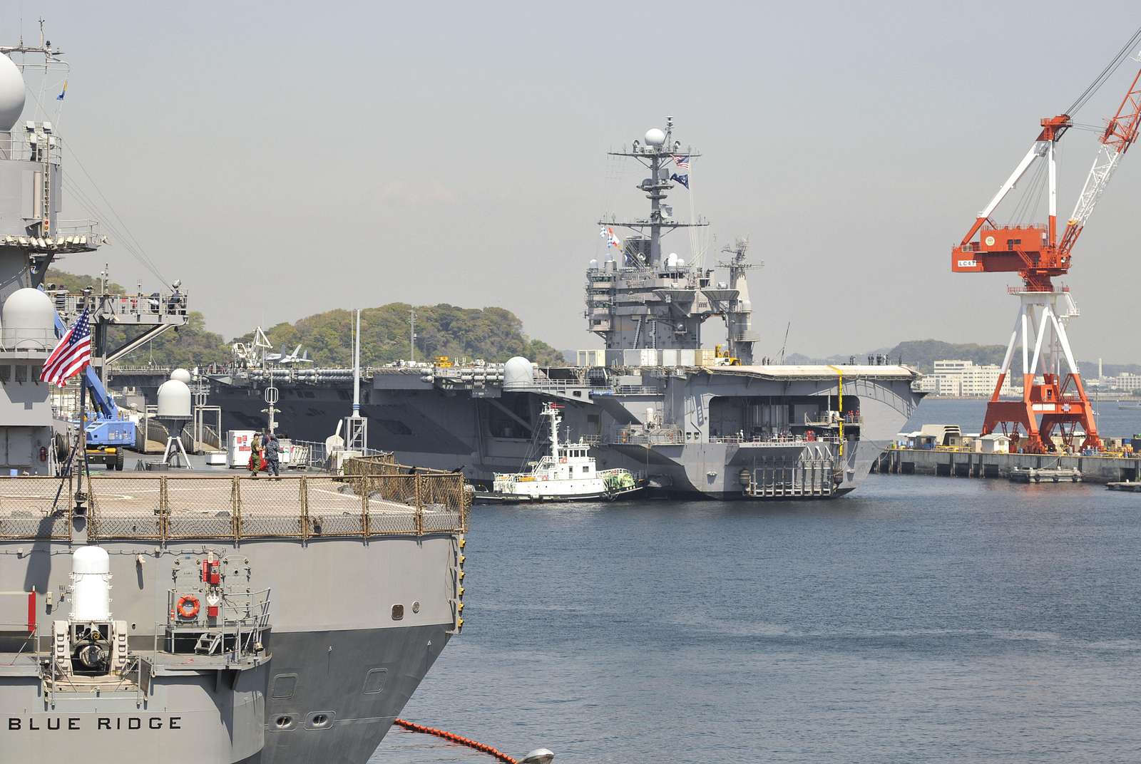 The forward-deployed aircraft carrier USS George Washington - NARA ...