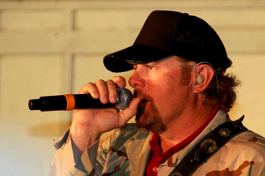 Country's Toby Keith will be singing for the soldiers