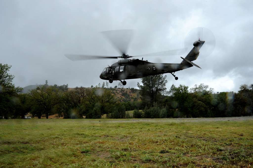 A U.S. Army UH-60 Blackhawk from 2-238th Aviation, - NARA & DVIDS ...