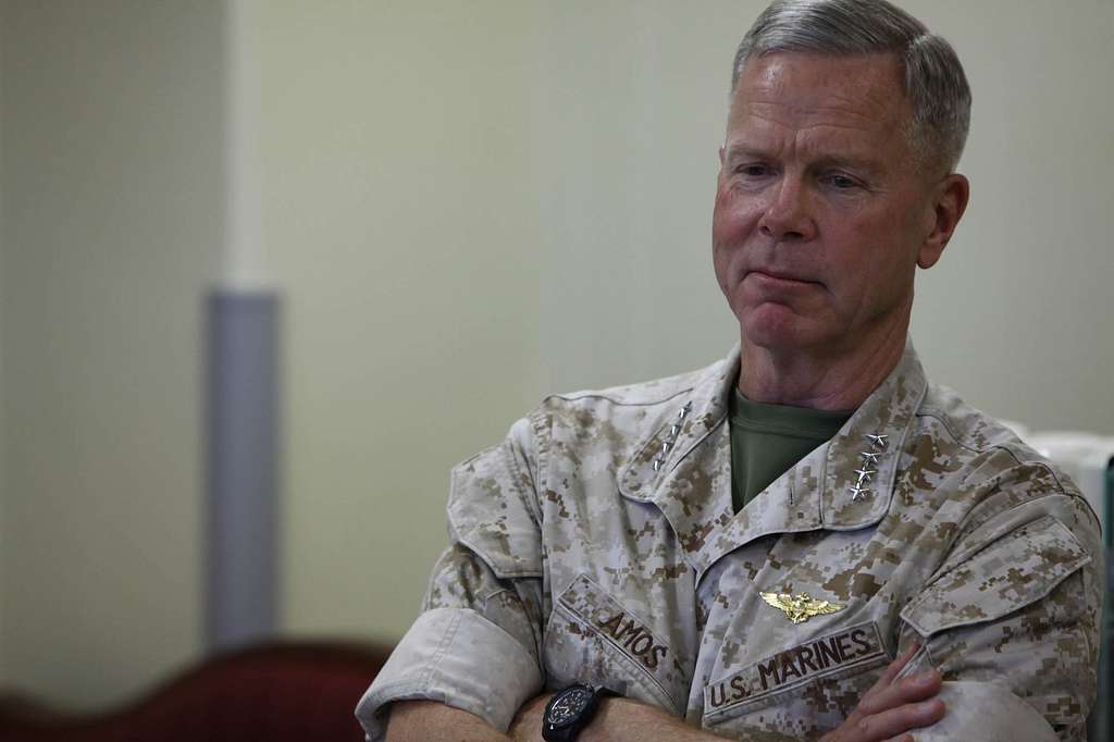 DVIDS - Images - The Washington Commanders visit Marine Barracks