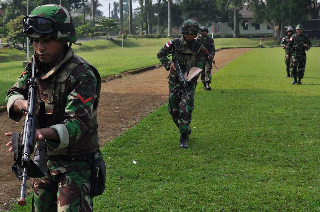 Национальные операции. Indonesia Soldier. FPU Soldier Indonesian. Indonesian Army uniform.