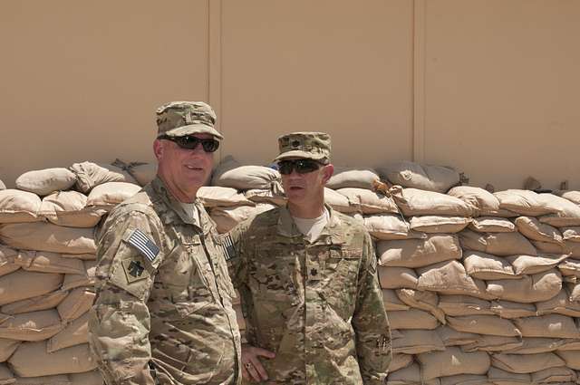 Soldiers of the 45th Infantry Brigade Combat Team pose - NARA & DVIDS ...