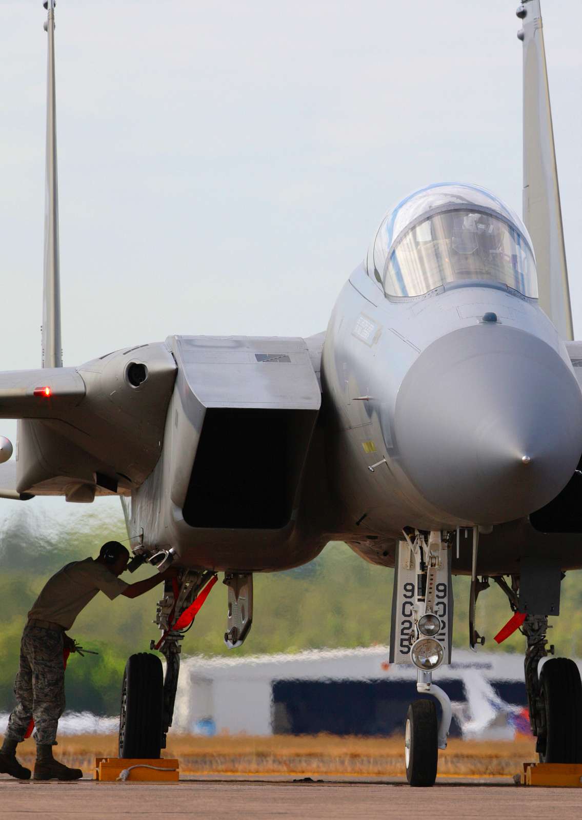 An F-15C Eagle ground crew from the United States Air - NARA & DVIDS ...