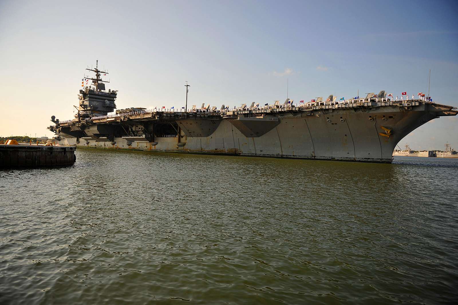 The Aircraft Carrier USS Enterprise (CVN 65) Approaches - NARA & DVIDS ...