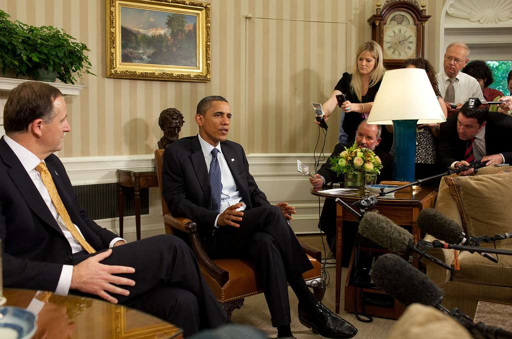 Sergeant First Class Leroy Arthur Petry, U.S. Army, shows President Barack  Obama a plaque with the names of the fallen Rangers from the 75th Regiment  on his prosthetic arm, during a meeting