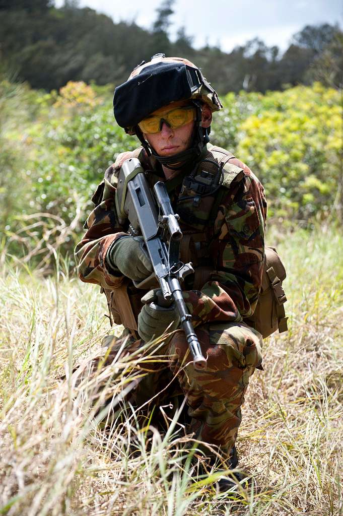 Soliders from the New Zealand army, alongside Marines - NARA & DVIDS ...