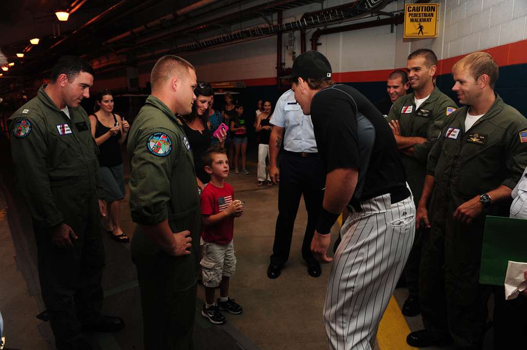 DVIDS - Images - Miami Dolphins Salute to Service Hosts 7th Special Forces  Group (Airborne) [Image 6 of 7]