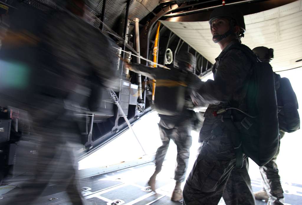 U.S. Army Special Operations Soldiers jump from an - PICRYL Public ...