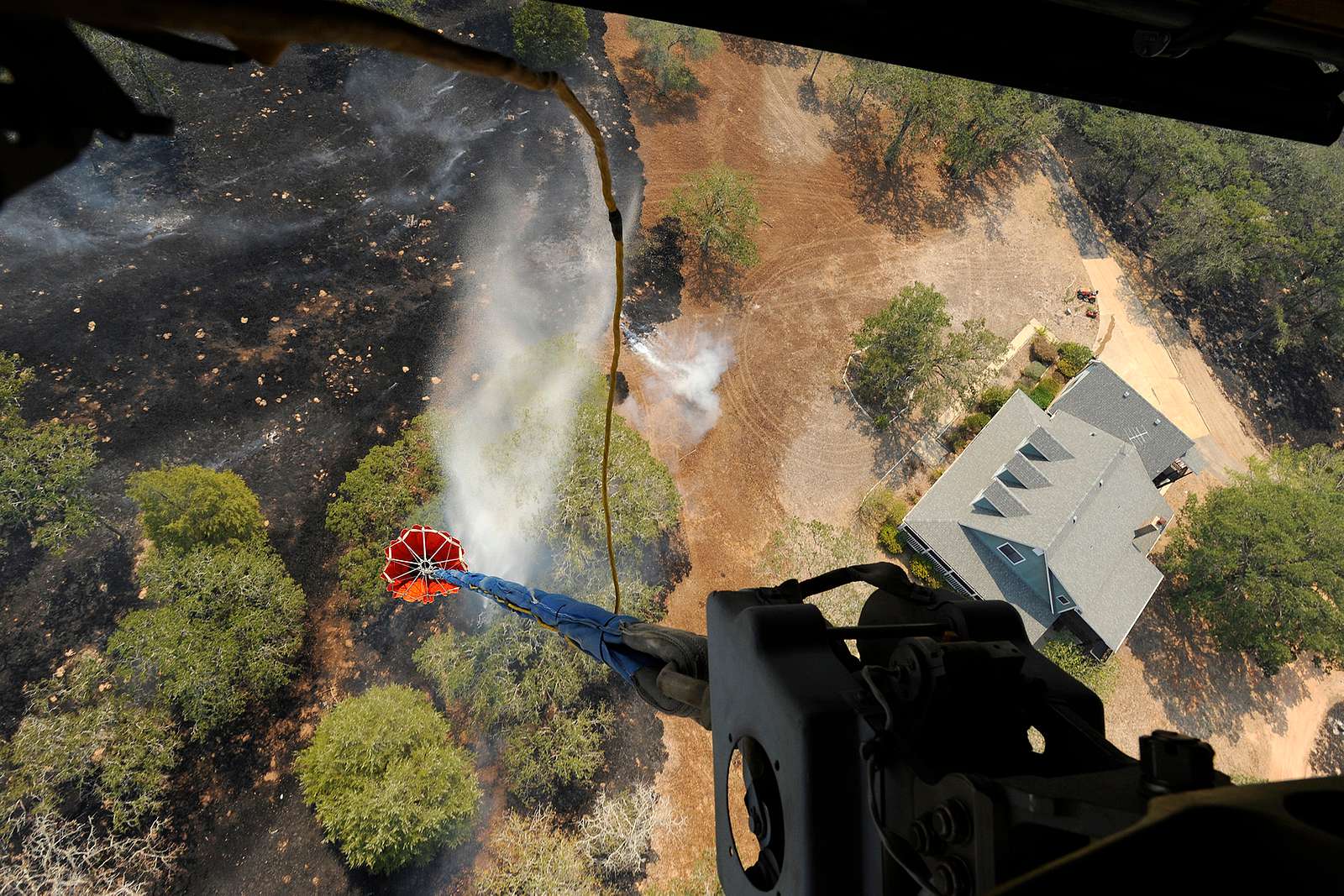 The Bambi Bucket attached to a CH-47 Chinook helicopter - NARA & DVIDS ...