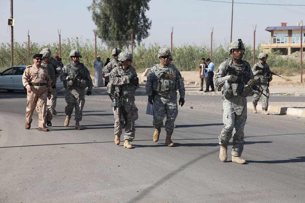 U.S. Army soldiers from 3rd Battalion, 82nd Field Artillery - PICRYL ...