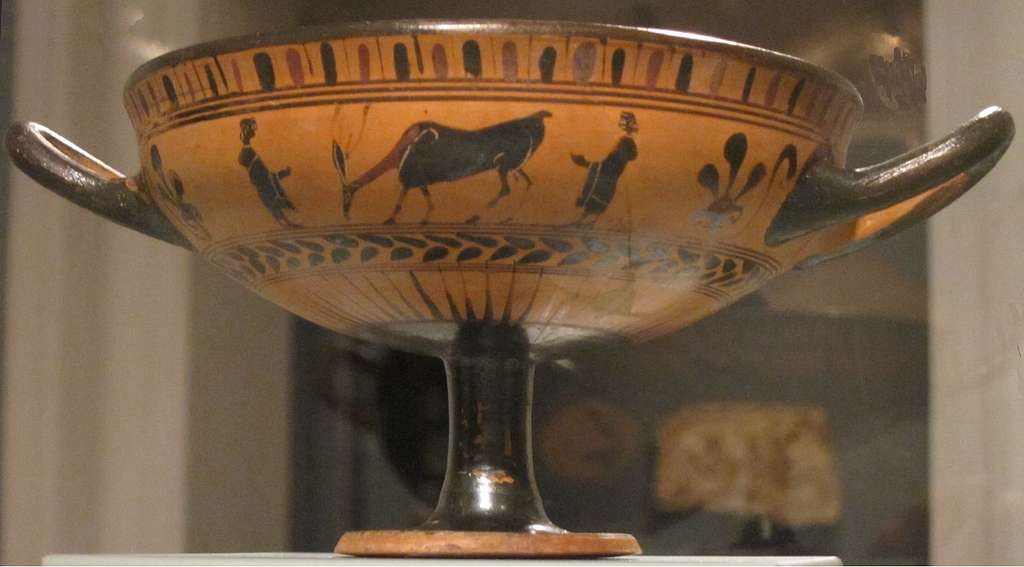 https://cdn2.picryl.com/photo/2011/12/31/black-figure-terracotta-kylix-wine-cup-greece-late-6th-century-bce-honolulu-198e65-1024.jpg