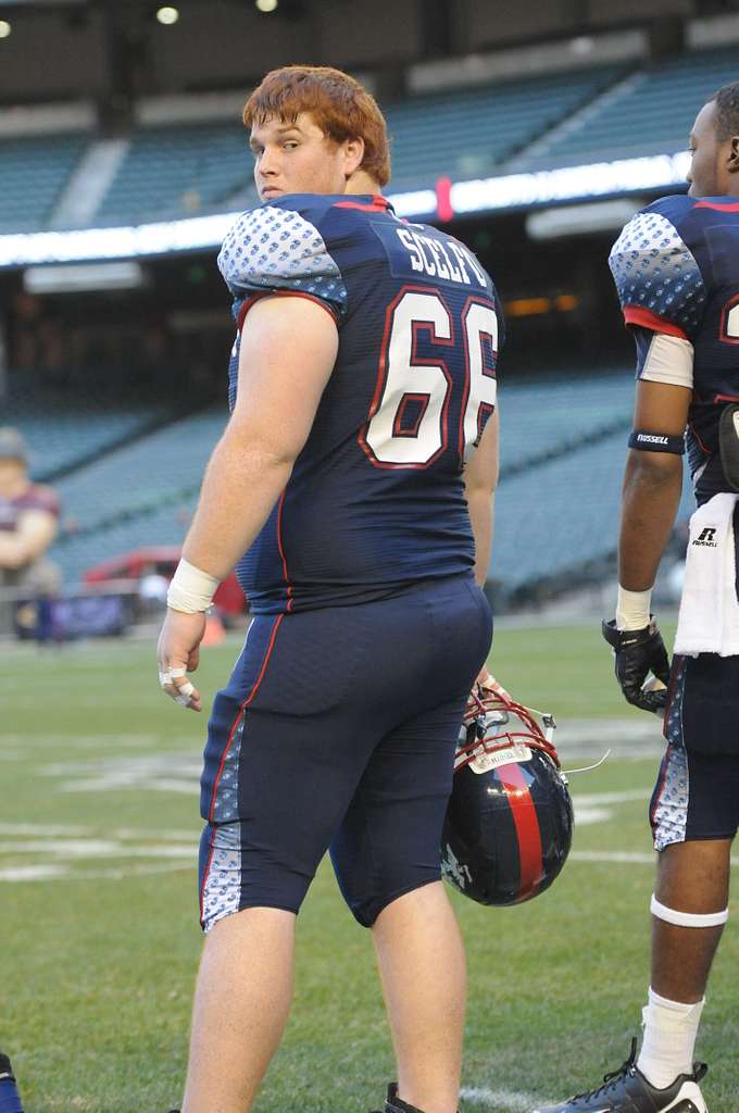 DVIDS - Images - Yakima football star, University of Oregon commit selected  for Marines' 2015 Semper Fidelis All-American Bowl [Image 5 of 12]