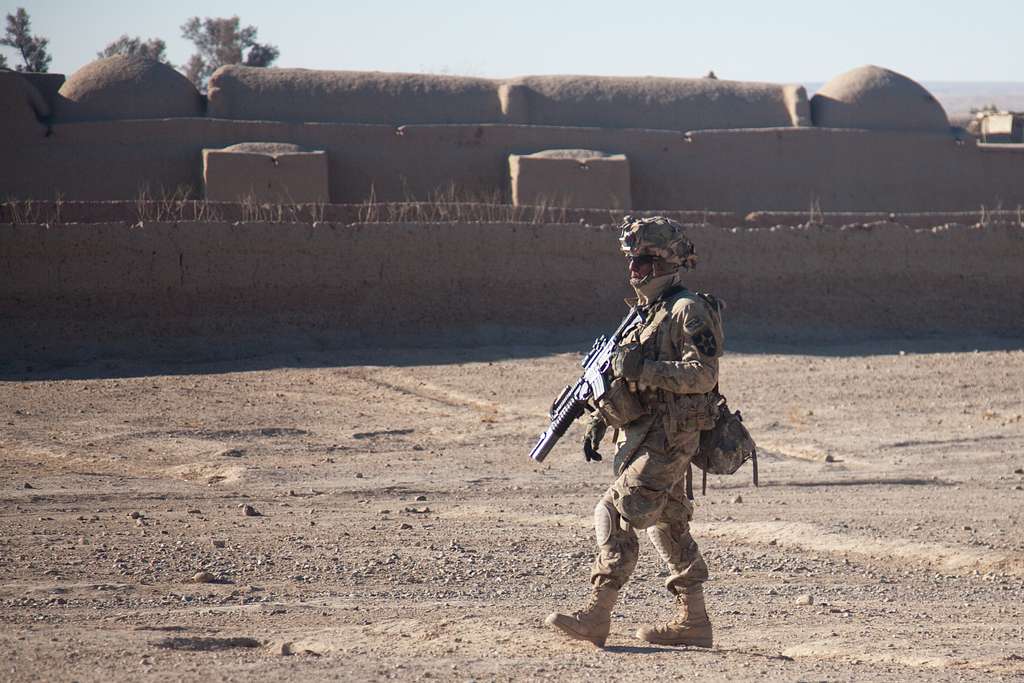 A U.S. Army Soldier From 5th Battalion, 20th Infantry - NARA & DVIDS ...