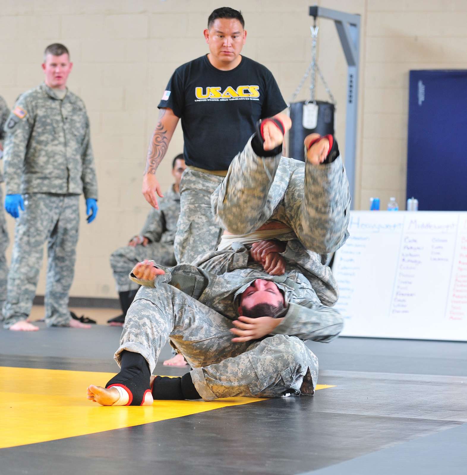 Soldiers from the 101st Airborne Division (Air Assault), - NARA & DVIDS ...