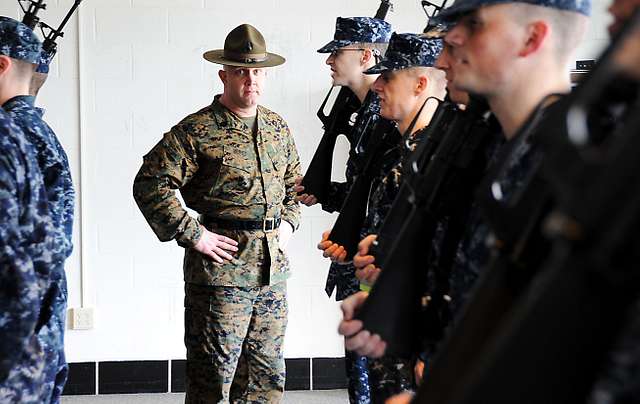 Gunnery Sgt Duncan Hurst A Marine Corps Drill Instructor Picryl