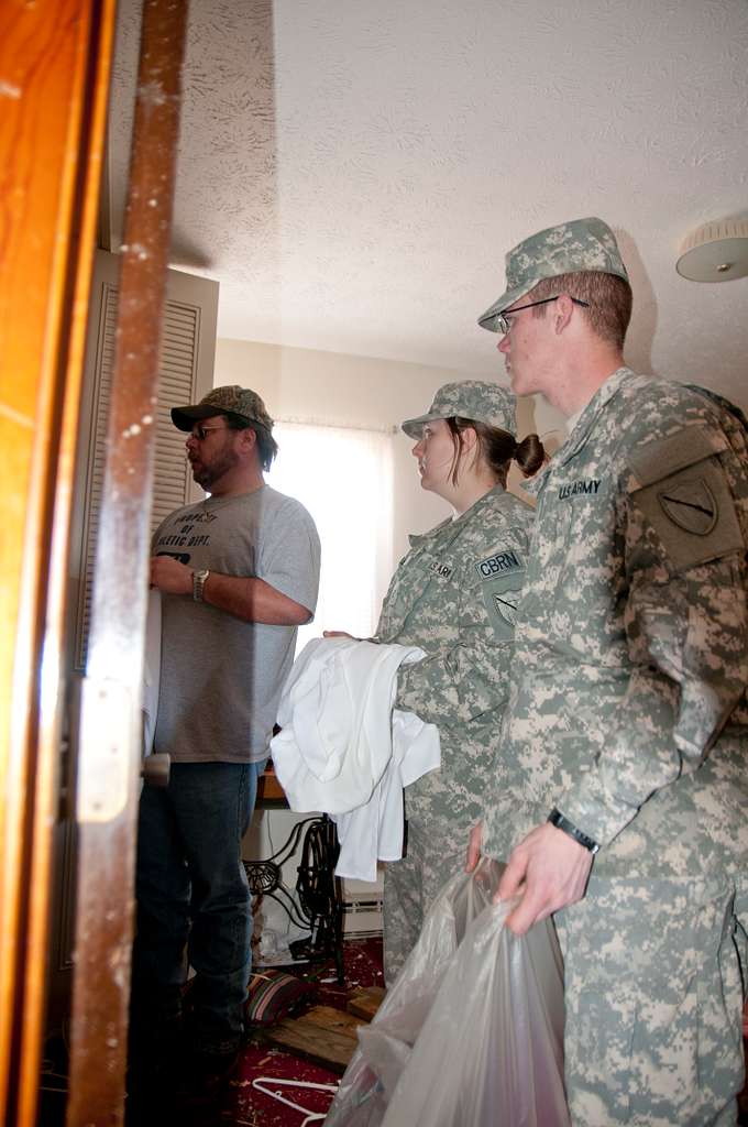 Kentucky National Guard Pfc. Lance S. Cox, a refueler assigned to