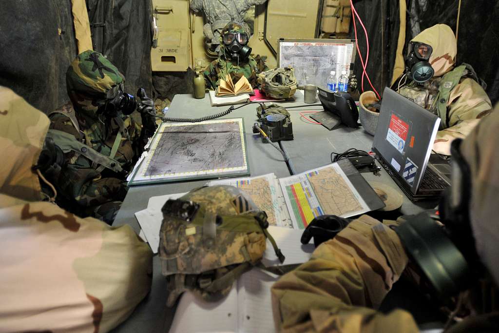 U.S. Army soldiers of the Tactical Command Post, 1st - NARA & DVIDS ...