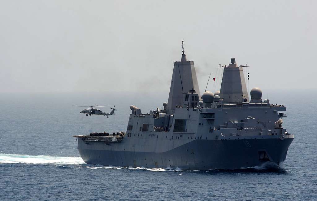 The amphibious transport dock landing ship USS New - PICRYL Public