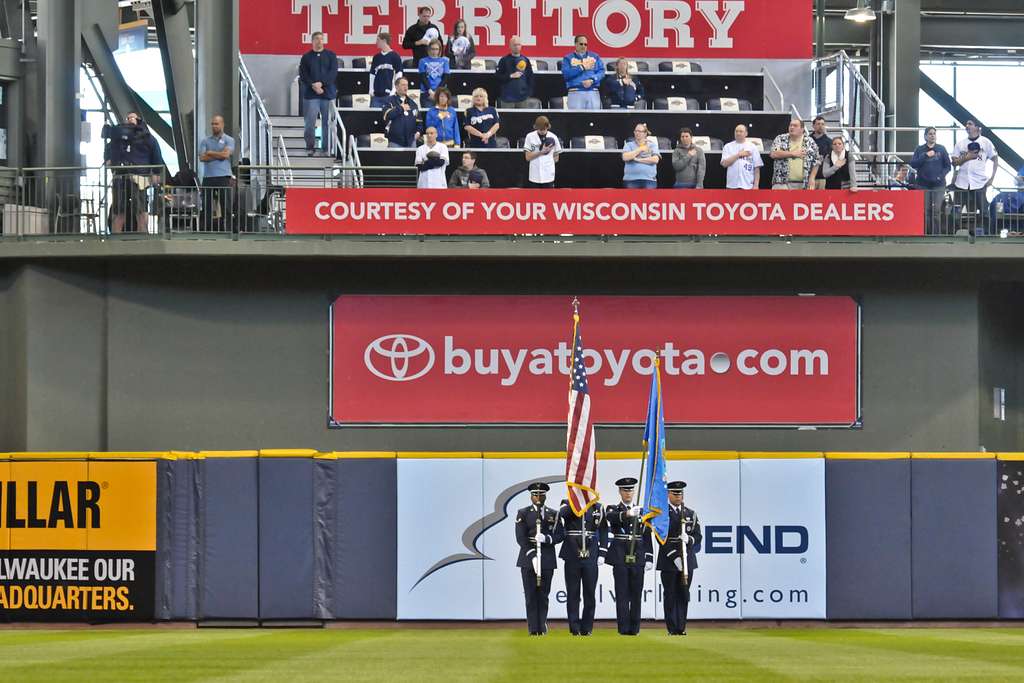 DVIDS - Images - Tampa Bay Rays Mascot and US Sailor [Image 4 of 4]