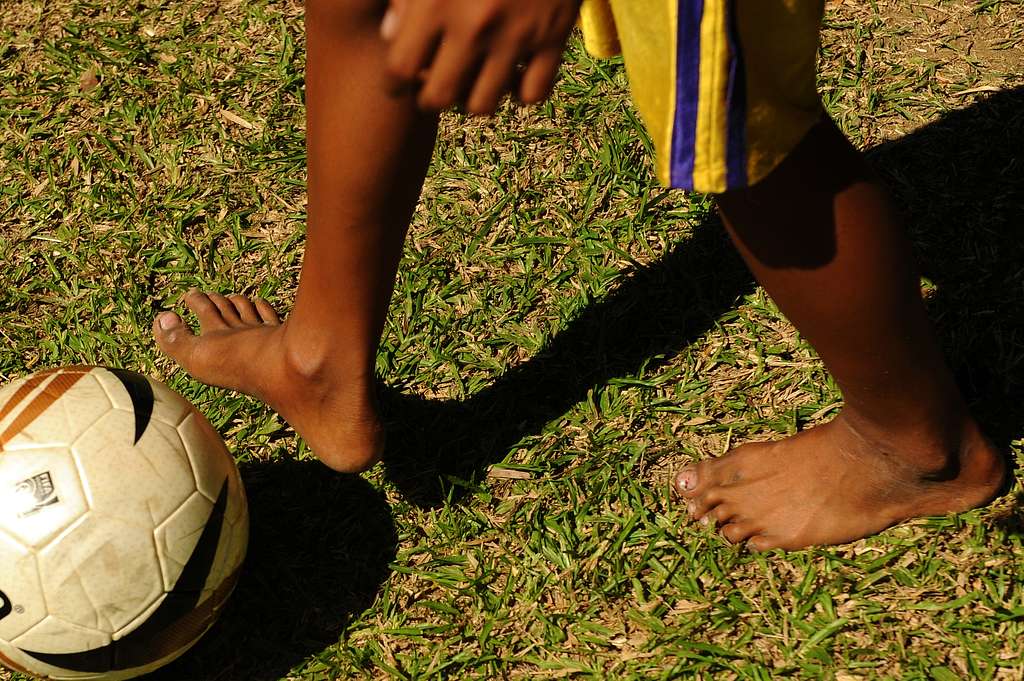 can you juggle a soccer ball with bare feet