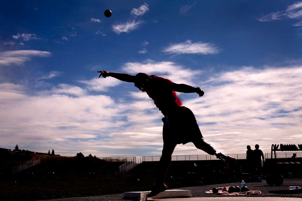 Marine veteran Cpl. Nicholas Green launches the shot-put - NARA & DVIDS ...