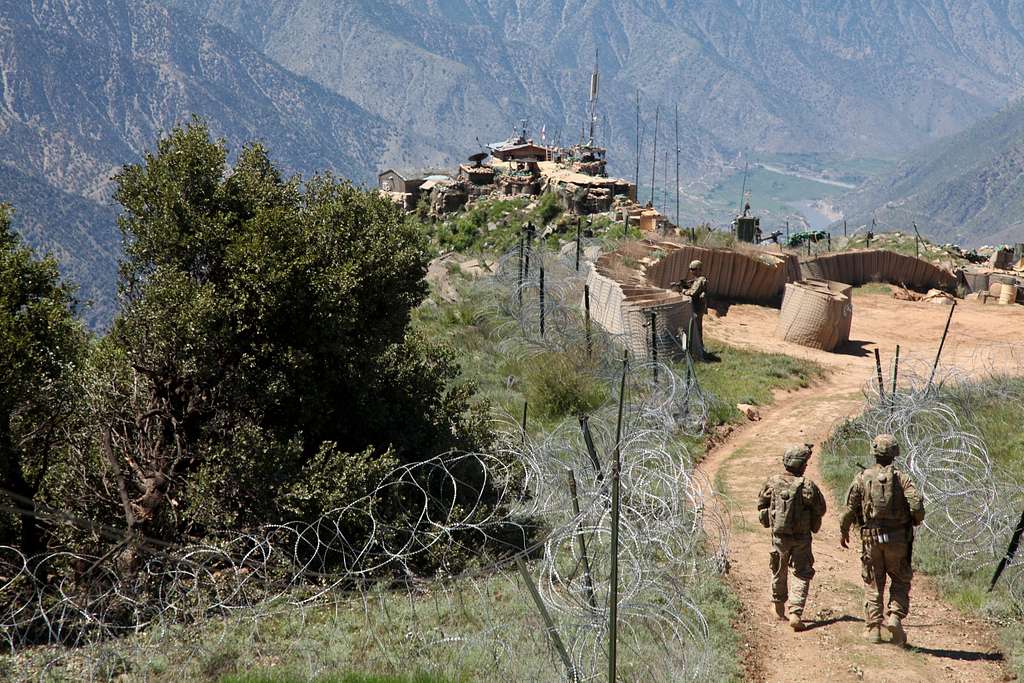 U.S. Army Soldiers From Charlie Company, 1st Battalion, - PICRYL Public ...