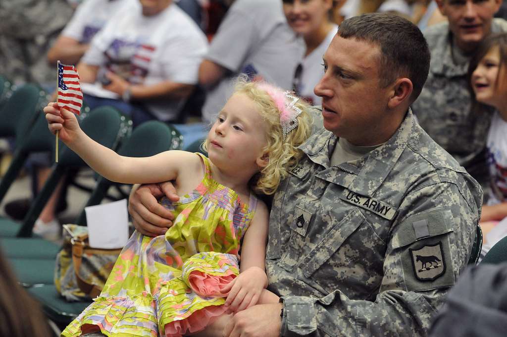 Staff Sgt. Nathaniel Schnee, of Tea, holds his 4-year-old - PICRYL