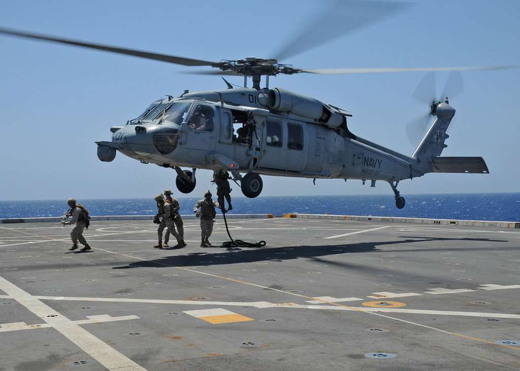 U.S. and Jordanian marines disembark an MH-60S Seahawk - PICRYL ...