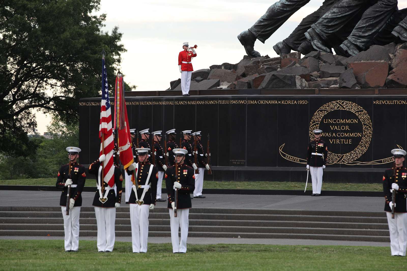 A ceremonial bugler from the U.S. Marine Corps Band - NARA & DVIDS ...