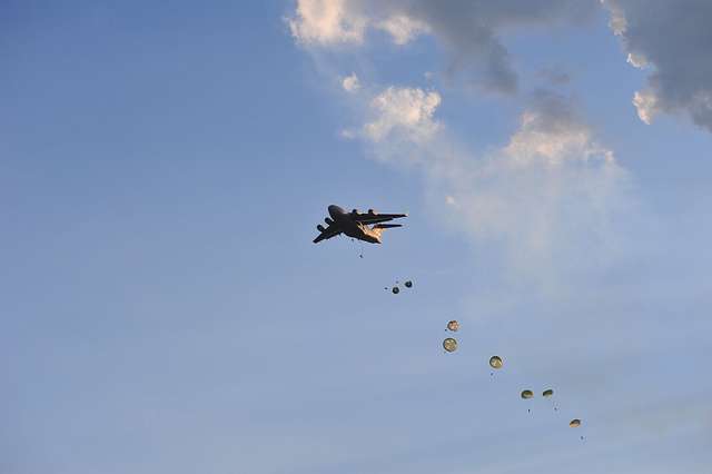 U.S. Army soldiers of Headquarter Headquarter Battalion, - PICRYL ...