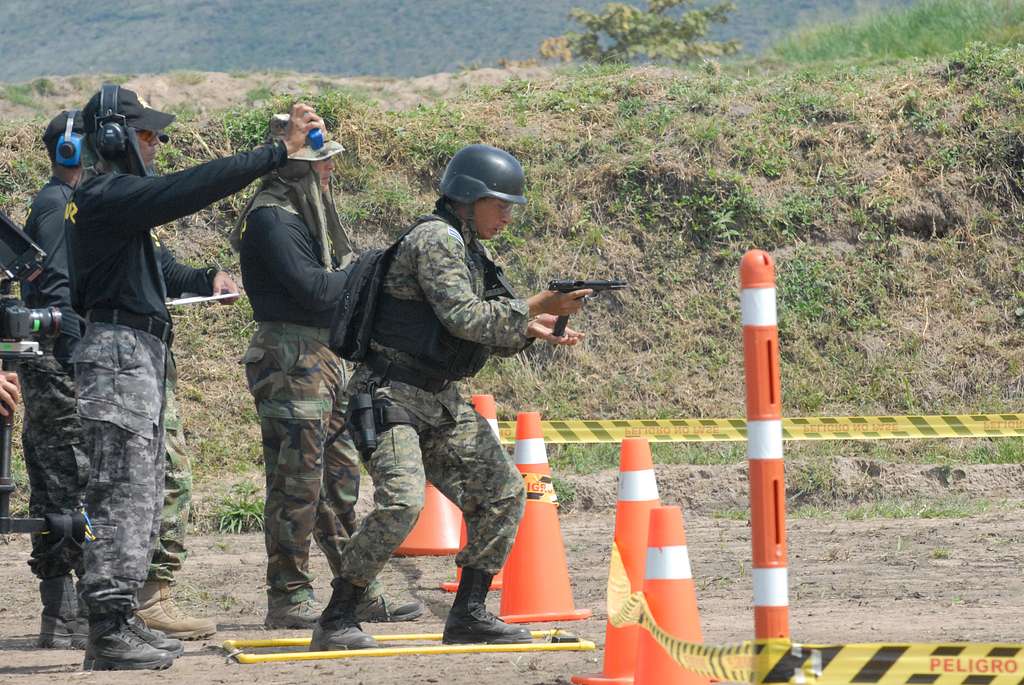 A special operations forces team member from El Salvador - PICRYL ...