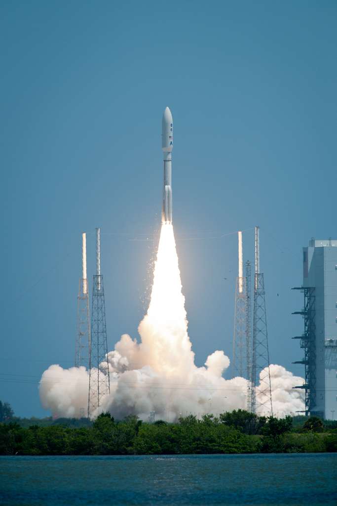 Atlas V Rocket Launches with Juno Spacecraft (201108050001HQ) (explored ...