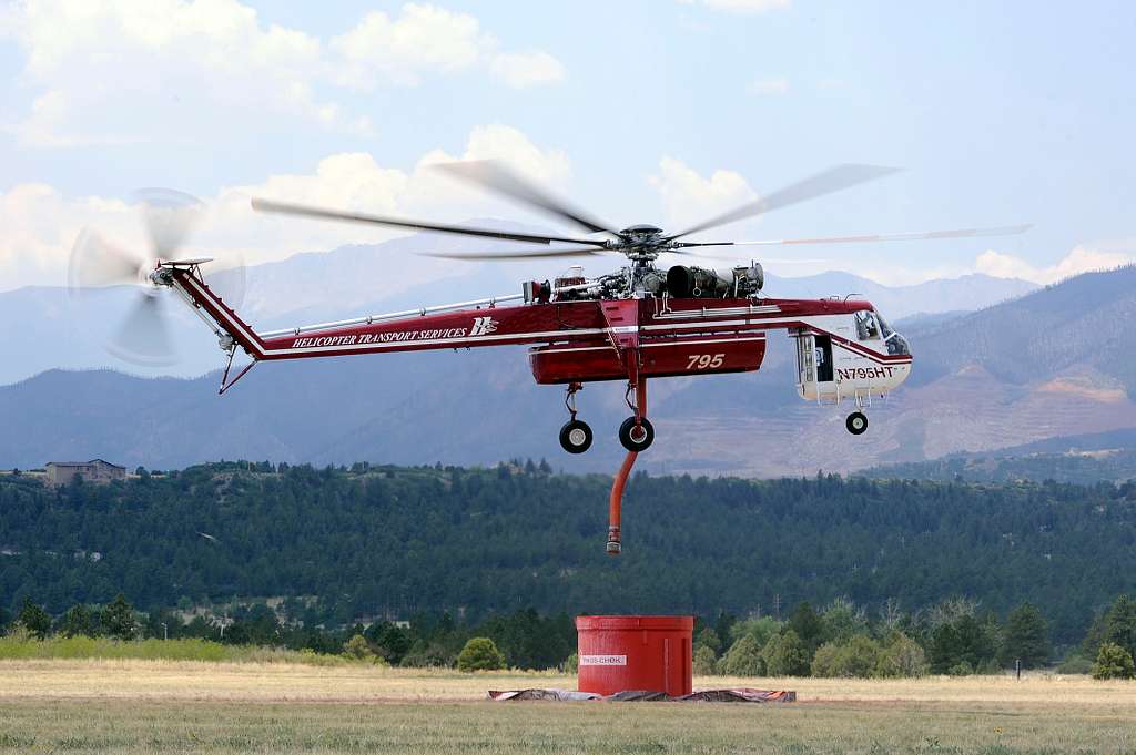 A firefighting S-64E Sikorsky Sky-Crane prepares to - NARA & DVIDS ...