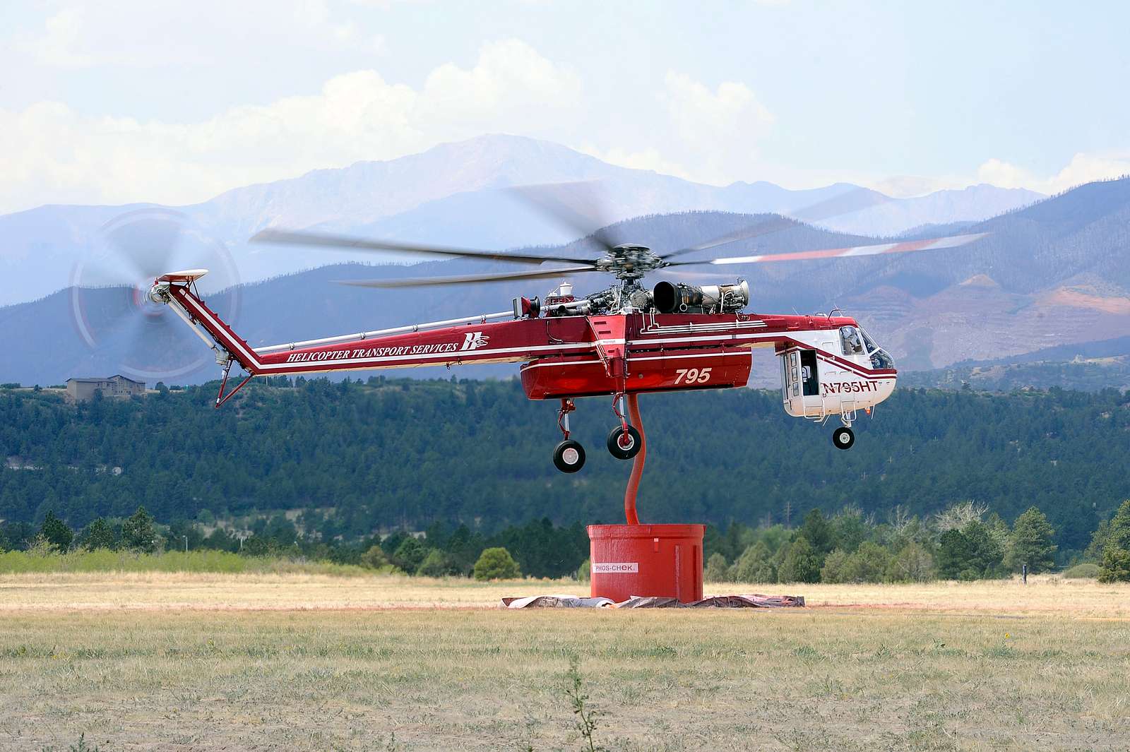 A firefighting S-64E Sikorsky Sky-Crane takes on a - NARA & DVIDS ...