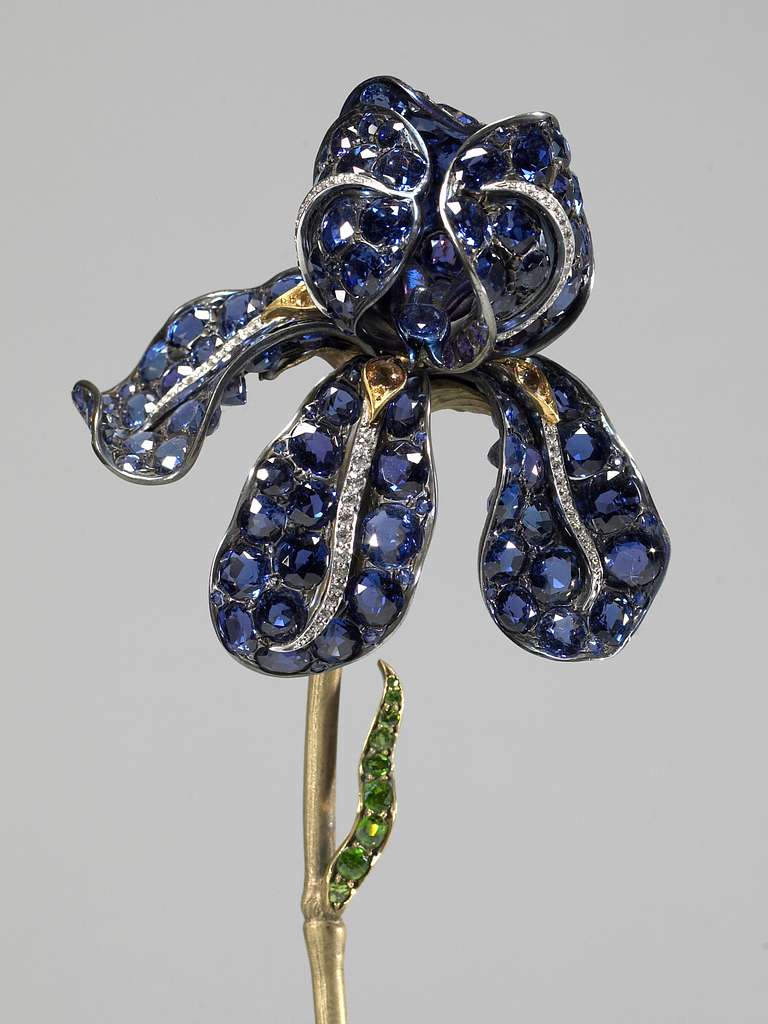 Empress Eugénie's Personal Jewels, A floral brooch of naturalistic design