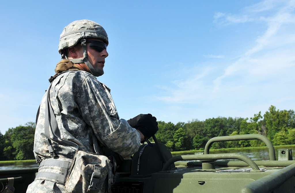 File:U.S. Army Spc. Ayanno Davis, left, and Staff Sgt. Hector