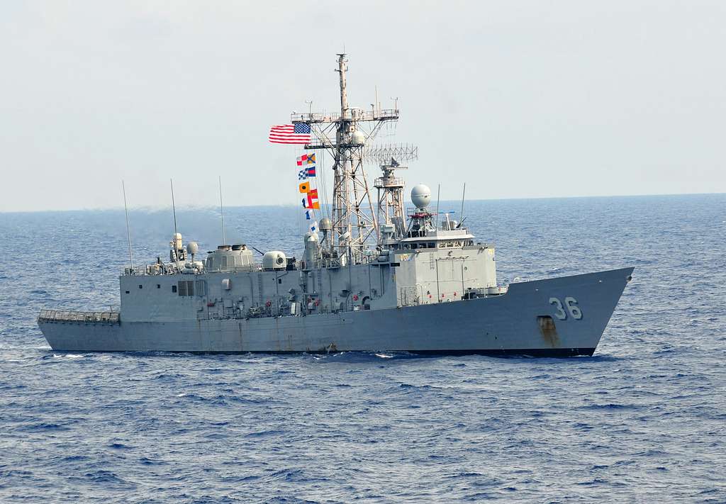 The Oliver Hazard Perry-class guided-missile frigate - NARA & DVIDS ...