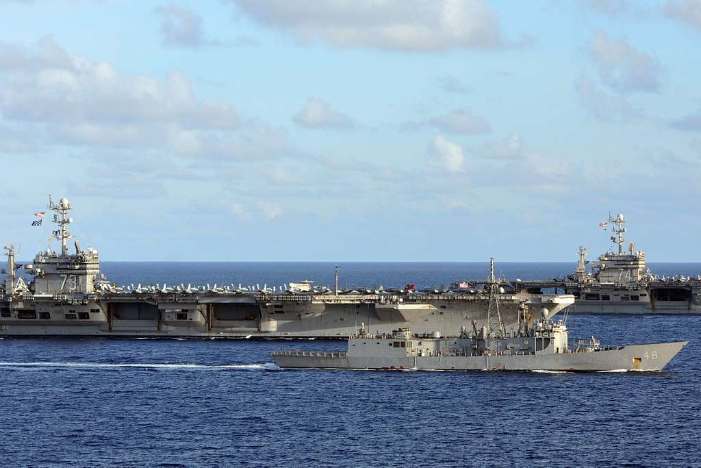 The Nimitz-class aircraft carriers USS George Washington - NARA & DVIDS ...