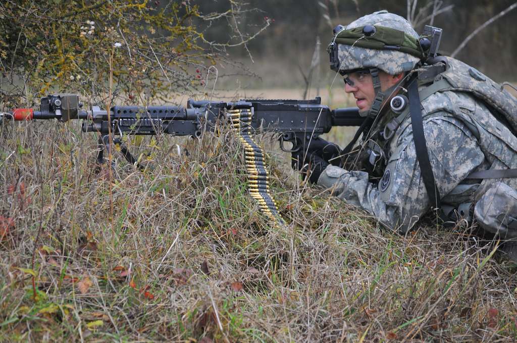 A U.S. Army Soldier with 4th Squadron, 2nd Cavalry - NARA & DVIDS ...