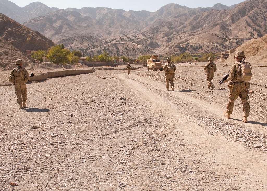 U.S. Army Soldiers Attached To Red Platoon, Troop B, - PICRYL - Public ...