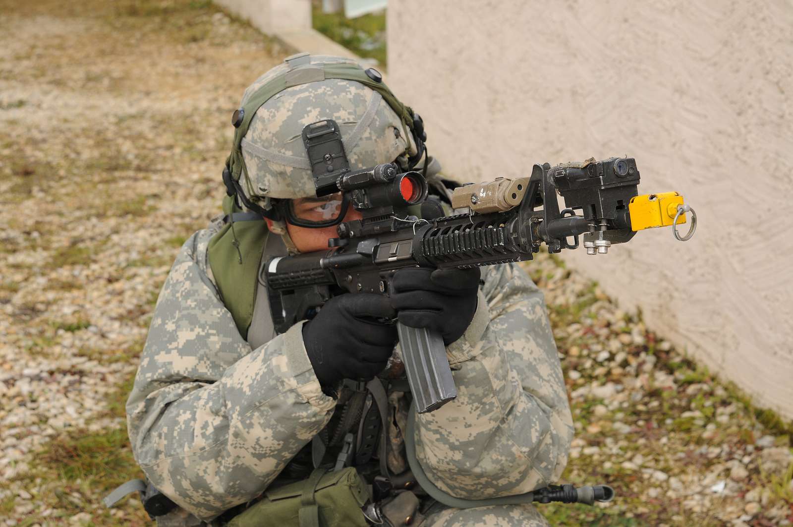 A U.S. Army soldier from Fox Troop, 2nd Squadron, 2nd - NARA & DVIDS ...