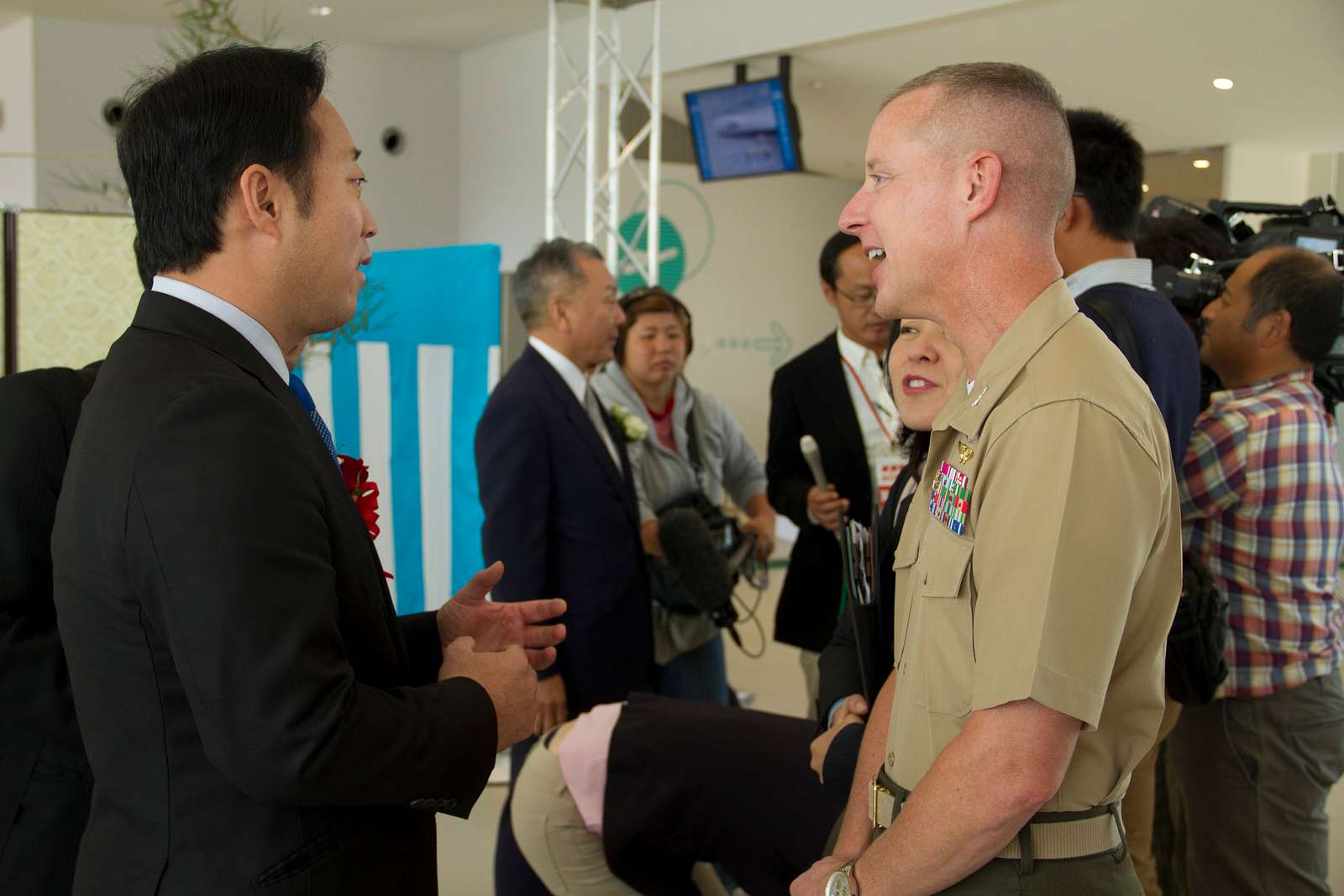 Commanding officer of Marine Corps Air Station Iwakuni - NARA & DVIDS ...