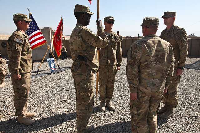 Hauptmann Der US-Armee Jack Benford Und Capt. Anthony Dunkin - U.S ...