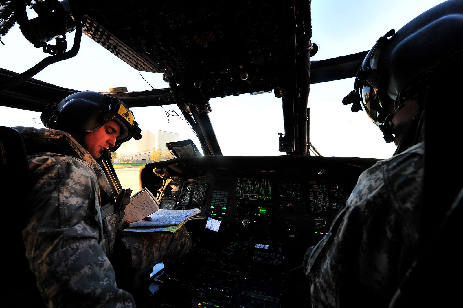 A UH-60 Black Hawk pilot from the North Carolina Army - NARA & DVIDS ...