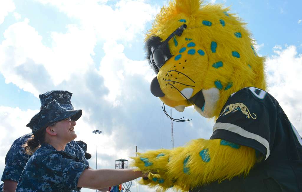 Screech, the Washington Nationals' mascot, offers Chief Navy Career  Counselor Michael Robinson his cover. - PICRYL - Public Domain Media Search  Engine Public Domain Search