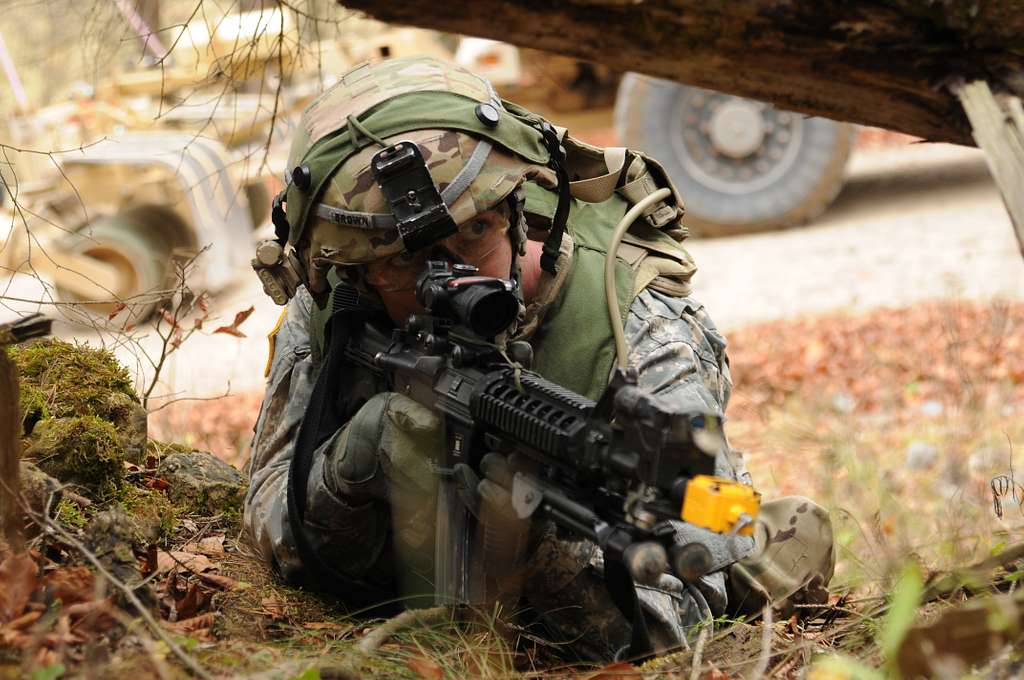 A U.S. Army soldier from the 370th Engineer Company - NARA & DVIDS ...